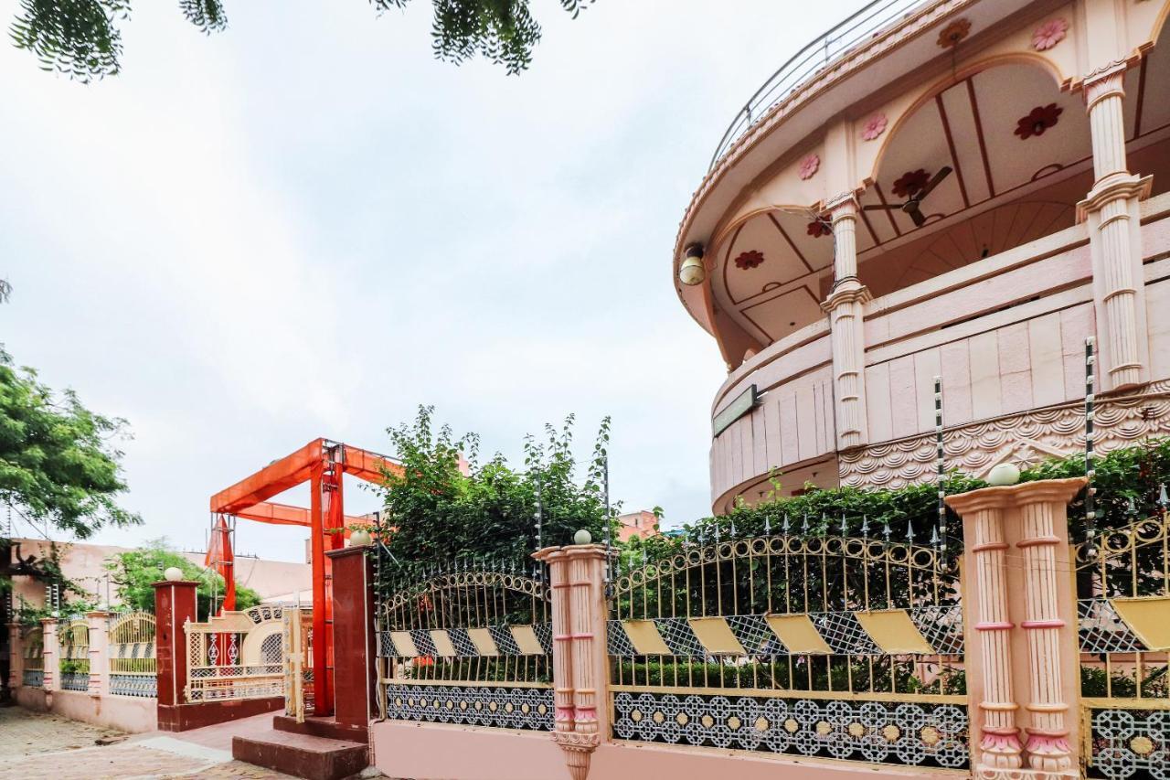 Hotel Spot On 60838 Shri Giriraj Dham Govardhan Zewnętrze zdjęcie